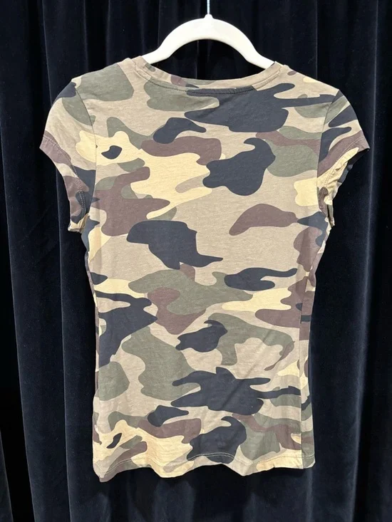 Guess Tee - Picture 2 of 2